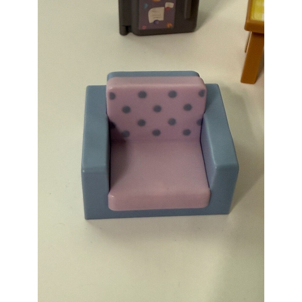 Bluey Dollhouse Replacement House Furniture Bed Kitchen Moose Toys Lot of 7 - Picture 8 of 8